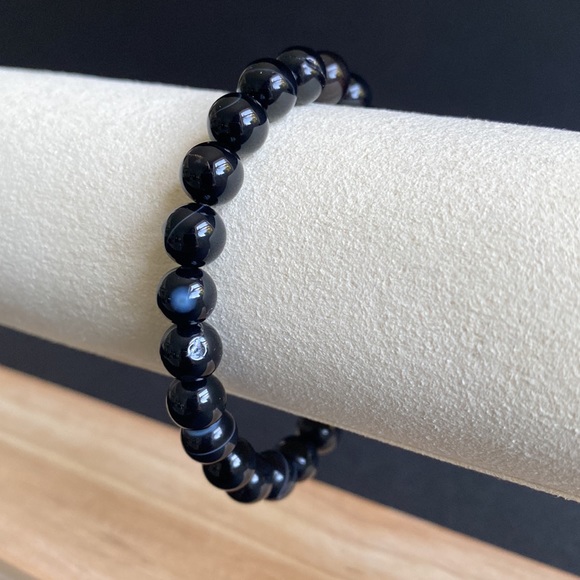 Polished Gray Banded Agate Skull Bracelet - Picture 2 of 4